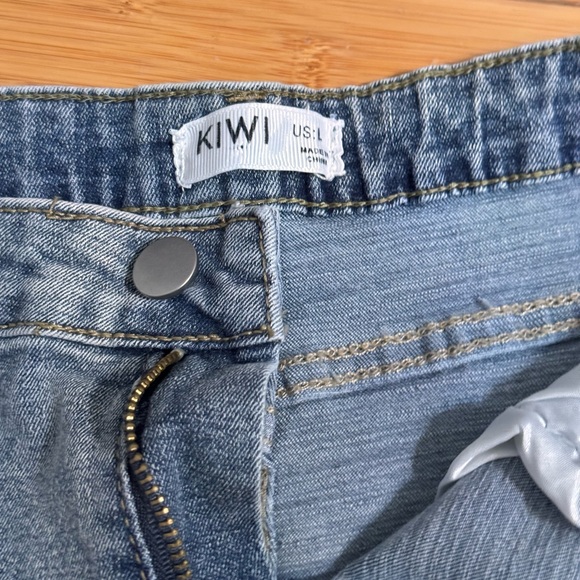 KIWI EMBELLISHED SHORTS SIZE L. NWOT - Picture 4 of 5